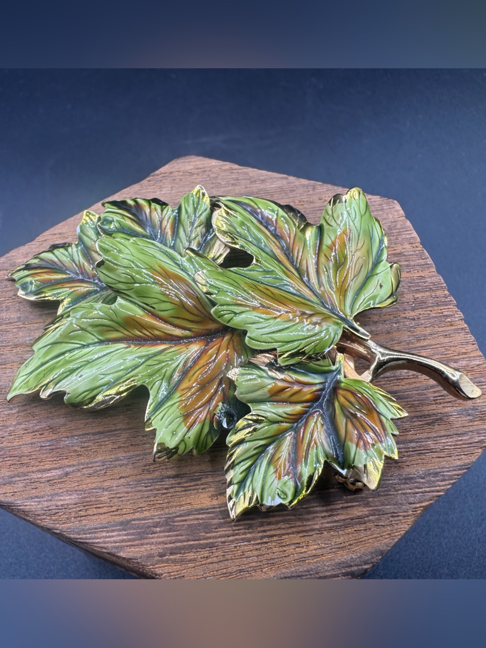 Vintage Weiss Autumn Maple Leaf Enamel Gold Tone Fall Signed Brooch Fashion Pin